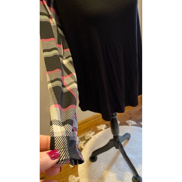 Sew In Love Blouse Size Large Top Black w Plaid Pink Raglan sleeves + Stretch - Picture 3 of 10